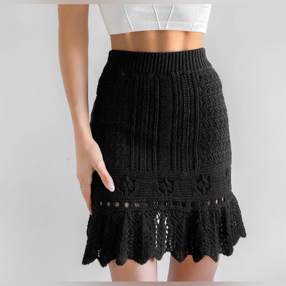 Anthropologie Women's Black Skirt
Size XS